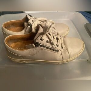 Born Cream Leather Casual Paloma Sneakers with Zippers on each side